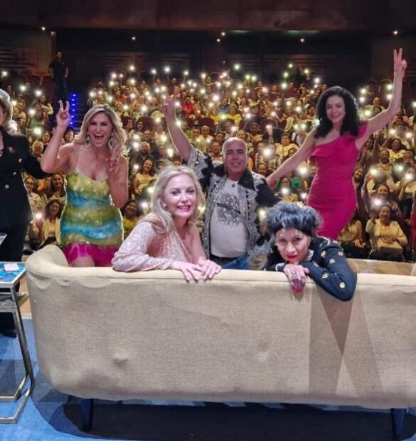 Recorre el país con teatro: Hace comedia
con soltura en obras de Gabriel
Varela como "Hijas de su madre" , puesta con la que hizo gira a nivel nacional.