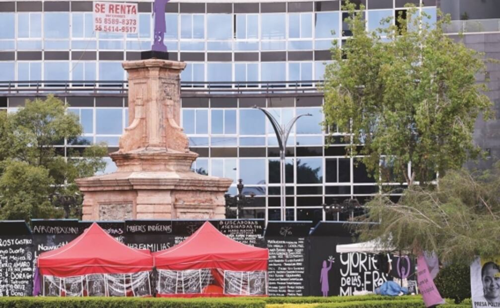 Colón no se ha ido del todo de la glorieta, sigue en pie y en la incertidumbre su dañado pedestal