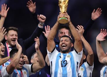 El ‘Kun’ Agüero olvidó a su hijo en Qatar por celebrar con la Selección de Argentina