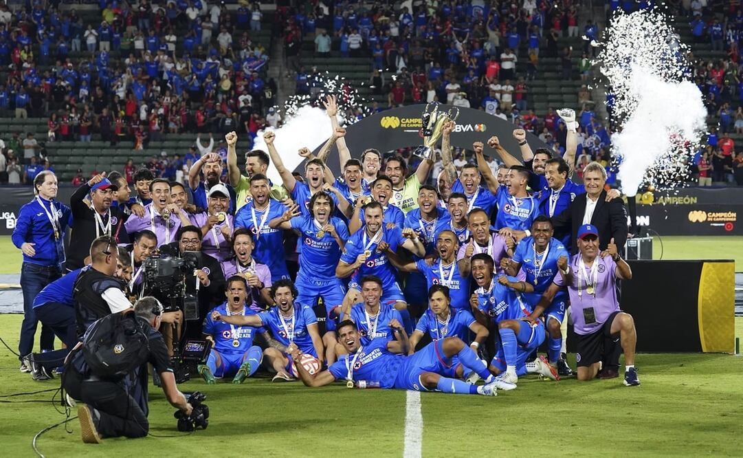 Cruz Azul celebrando en la Supercopa de la Liga MX - FOTO: Imago7