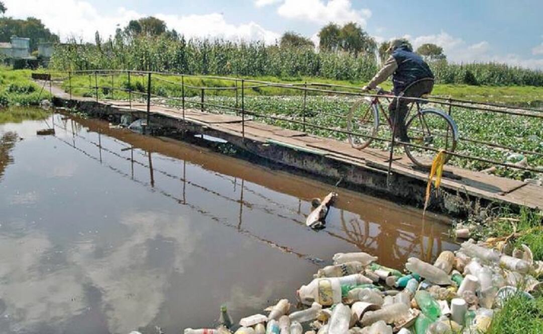 The water with arsenic, fluoride, aluminum and other elements come from deep flows that are reaching the upper aquifer from fractured rocks of volcanic origin. (Photo: Archive/El Universal)     