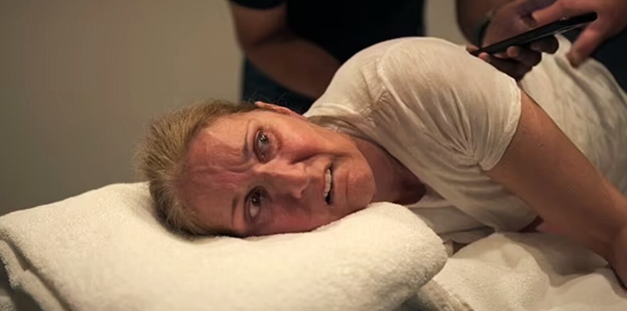 Céline Dion, cantante de 56 años, padece un trastorno extremadamente raro, conocido como el síndrome de la persona rígida.
Foto: Amazon Prime