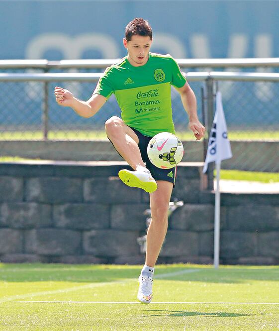 Javier Hernández da vuelta a la hoja para estar concentrado en Copa de Oro  Foto: Imago7