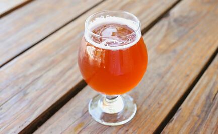 La edad en la que el alcohol comienza a afectar tu cerebro, según expertos médicos