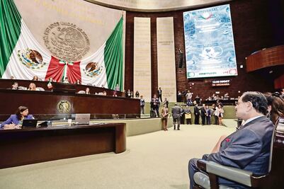 A los pies de la historia se funde el homenaje