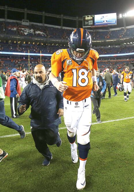 Peyton Manning fue interceptado en cuatro ocasiones (CHRIS HUMPHREYS. USA TODAY SPORTS)