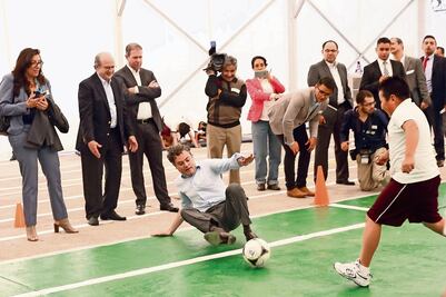 Van médicos a escuelas contra obesidad, ETS y embarazo