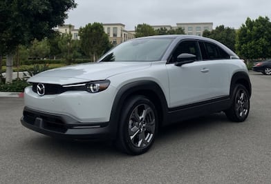 Mazda desarrolla energía limpia a partir de cáscaras de coco; así funciona