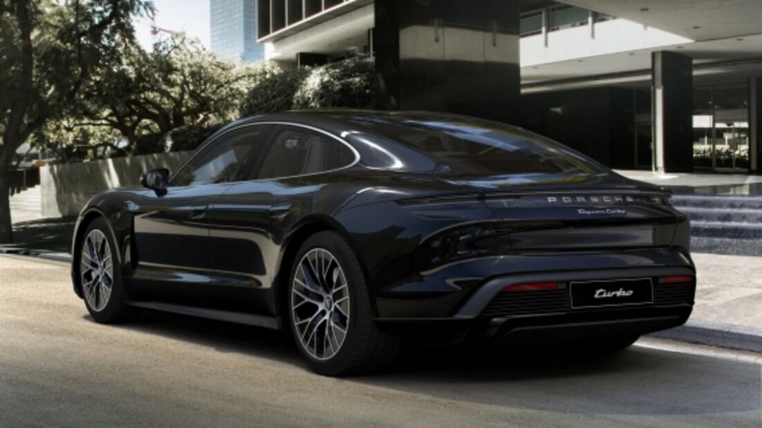 Porsche Taycan nuevo es chocado y será subastado
