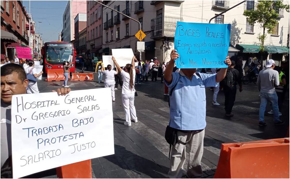 Trabajadores de la salud realizan bloqueos en la CDMX. Foto: Isidro Corro/ EL UNIVERSAL