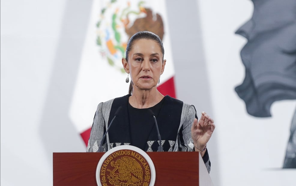 La presidenta Claudia Sheinbaum Pardo instruyó al comandante de la Guardia Nacional, Hernán Cortés Hernández, ponerse en contacto con Los Ángeles Azules, después de que el grupo musical denunció en sus redes sociales el robo de sus instrumentos y equipo de audio en un falso retén en la carretera México-Puebla, en dirección a la Ciudad de México. Foto: EFE