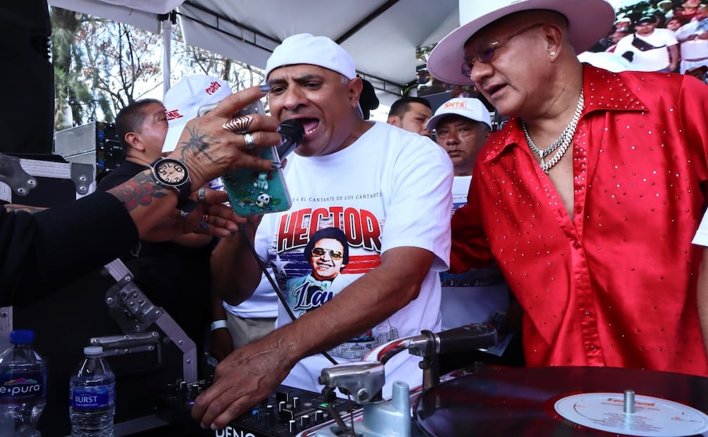 Tepito baila por la paz; más de 15 mil personas rinden homenaje a Héctor Lavoe con salsa y sonideros. Foto: Especial