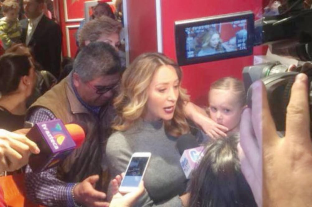 Geraldine Bazán acudió al encendido de un árbol en Polanco. (HUMBERTO MONTOYA. EL UNIVERSAL)