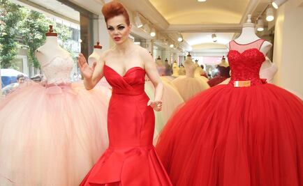 Mexican top model poses as living mannequin