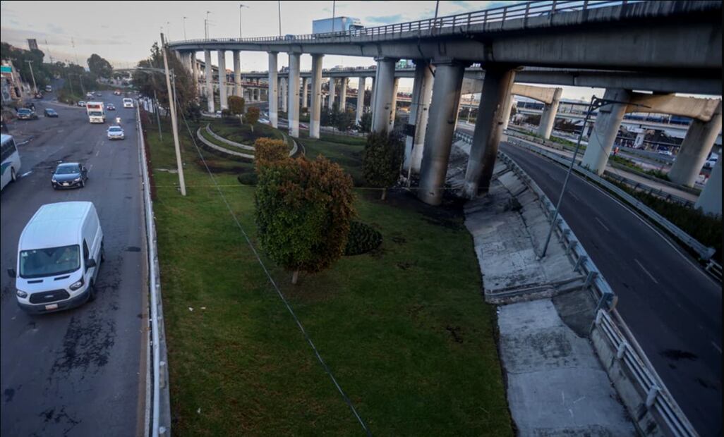 El Puente de la Concordia ya cuenta con circulación normal, tras la explosión de ayer de una pipa de gas, el 11 de septiembre de 2025. Foto: Luis Camacho/EL UNIVERSAL