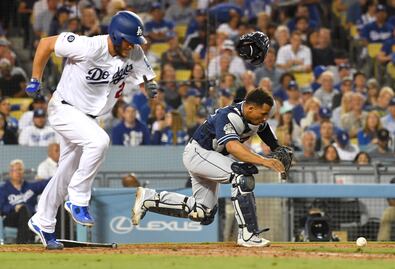 Temblor sorprende a aficionados durante juego entre Dodgers y Padres