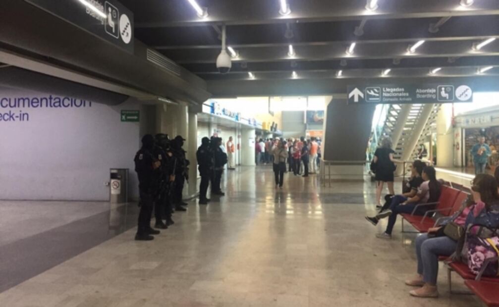 Productores de maíz protestan en el aeropuerto de Culiacán