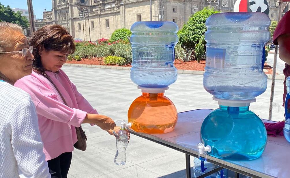 Puntos de hidratación en CDMX. Foto: Rafael García