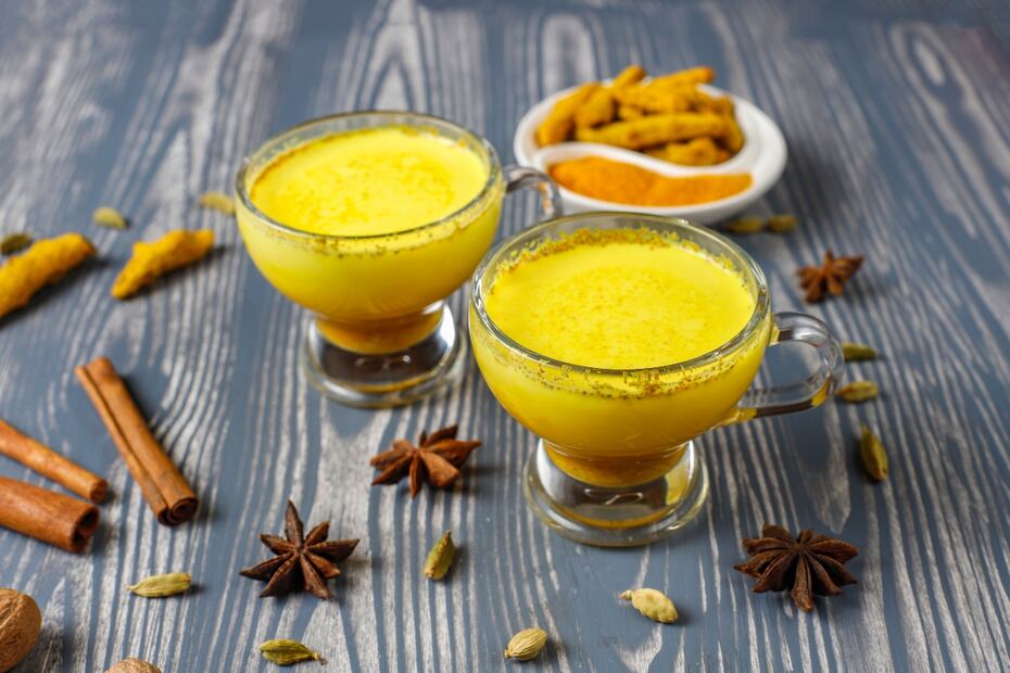 Conoce los beneficios de tomar jugo de cúrcuma con zanahoria. Foto: Freepik
