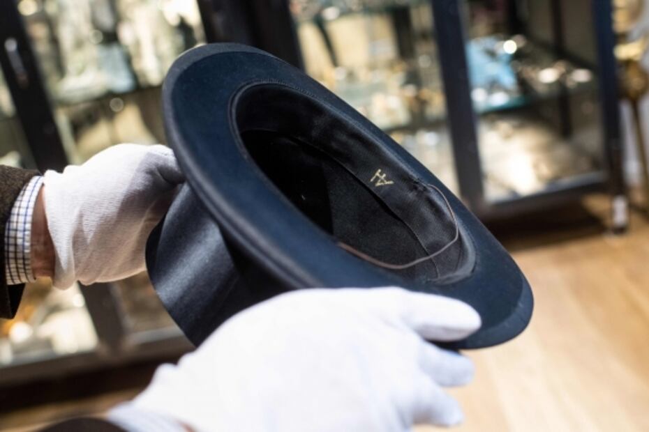 Compran objetos nazis para donarlos a judíos
