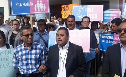 Con rezos, protestan contra iniciativa para despenalizar el aborto en Oaxaca