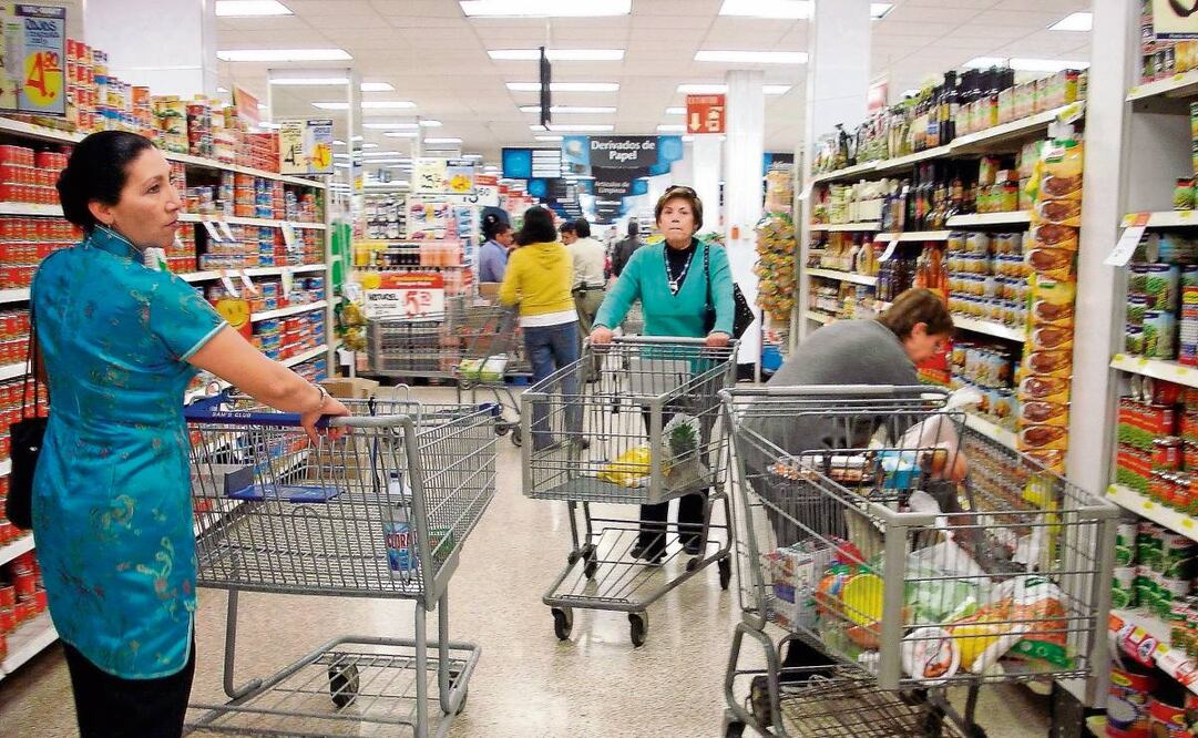 De acuerdo con un sondeo de Kantar, empresa consultora de mercados, 52% de los mexicanos expresaron que ante los aranceles de Trump consumirán más marcas mexicanas. Foto: Archivo EL UNIVERSAL