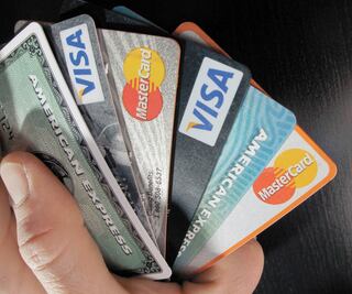 Piden aplazar pago a bancos 25% de deudores: Moody’s