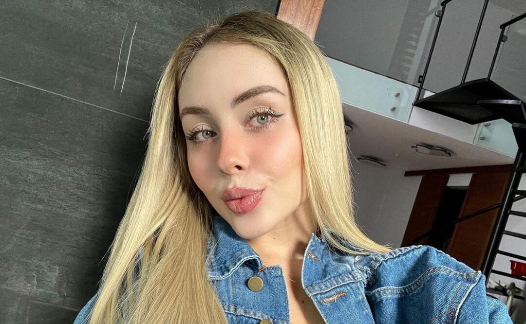 Maya Nazor lució orgullosa su manicura francesa con detalles de pedrería. Fuente: Instagram @nazormaya