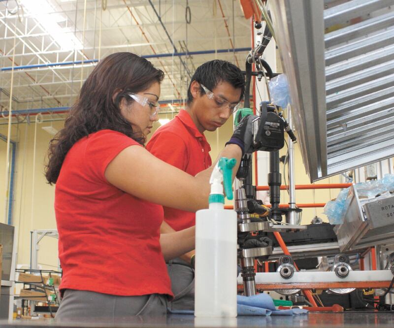 Para el IMEF, aunque con el alza salarial se restituye la pérdida del poder adquisitivo, falta ver las consecuencias en los costos para las empresas. Foto: ARCHIVO EL UNIVERSAL