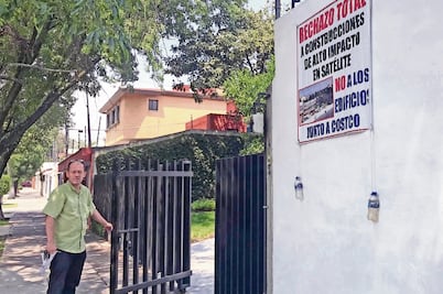 Protestan vecinos por cambio de uso de suelo en Satélite