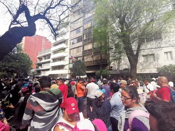 Protesta CNTE en embajada de Venezuela