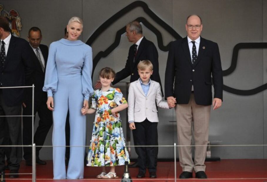 El look de Charlene de Mónaco en la entrega del premio a Checo Pérez
