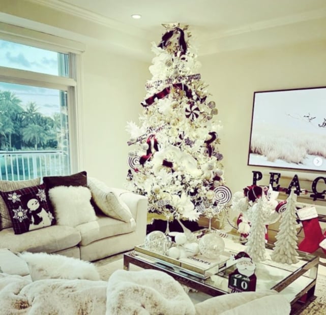 Jacky Bracamontes y otras famosas que presumen sus espectaculares árboles de Navidad