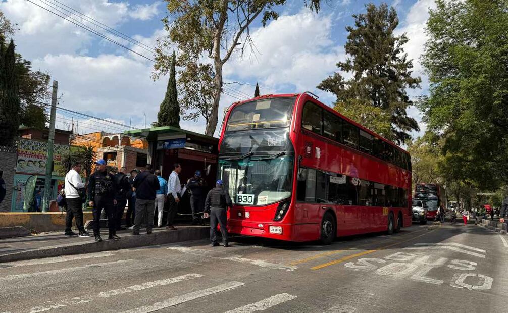 Una mujer pierde la vida al interior de la unidad 830 de la Línea 7 del Metrobús, en la estación Robles Domínguez (08/01/2025). Foto: Iván Montaño / EL UNIVERSAL