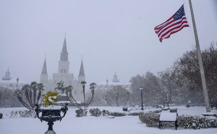 FOTOS: Intensa tormenta invernal cubre de blanco el sur de EU; calles se llegan a cubrir con hasta 27 cm de nieve