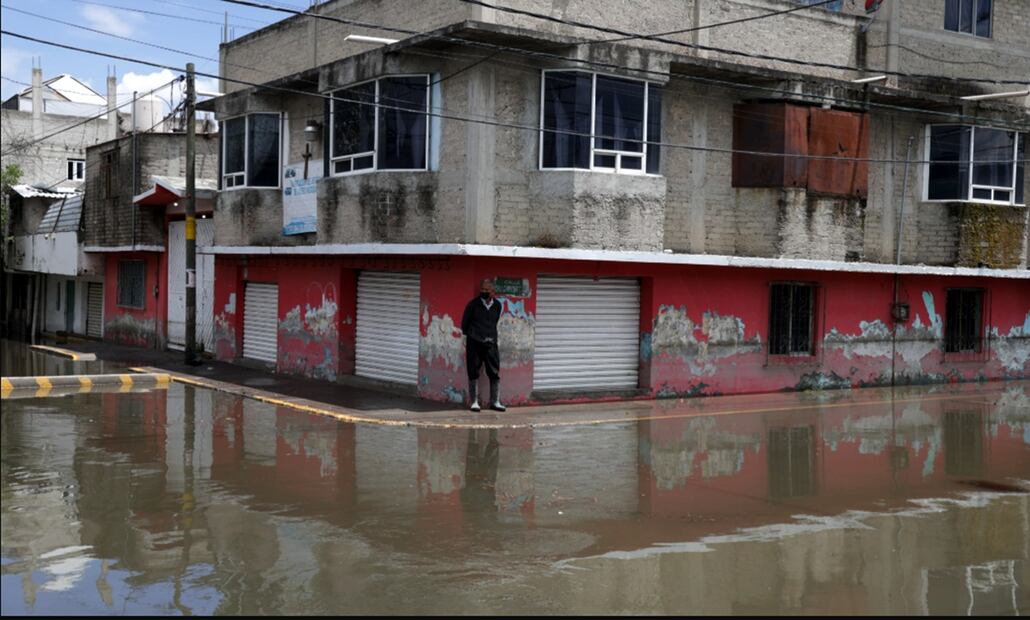 Luego de las intensas lluvias que se registraron la madrugada del pasado jueves, la colonia Culturas de México en Chalco, Estado de México, se volvió a inundar, el 29 de mayo de 2025. Foto: Carlos Mejía/EL UNIVERSAL