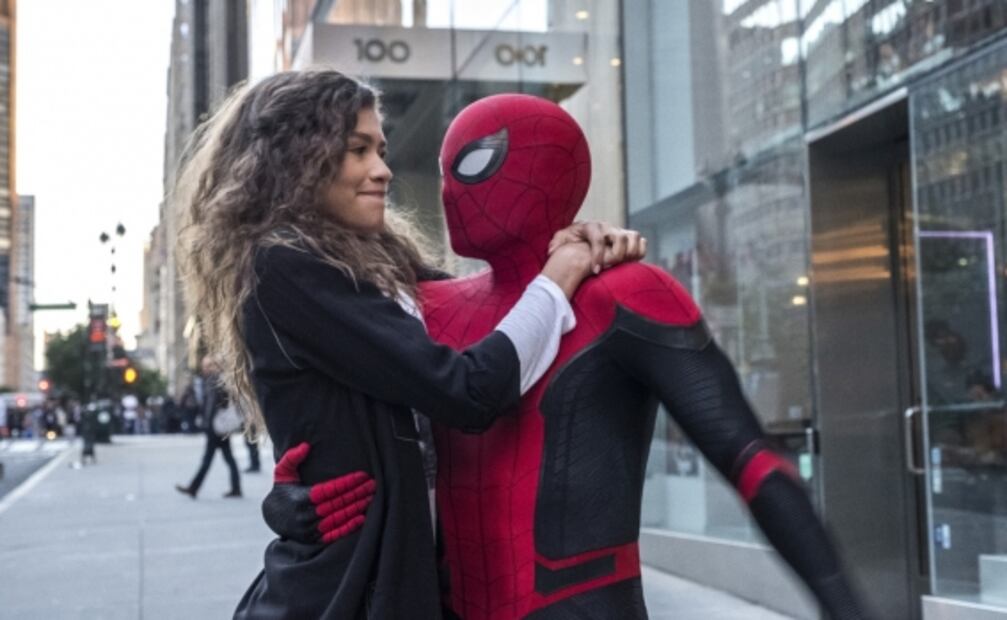 Captan a Zendaya y Tom Holland en plena sesión de besos