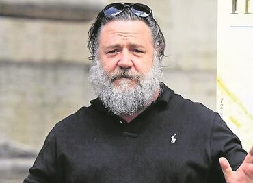 Russell Crowe ayuda a "sacar del infierno" a restaurante libanés destruido en explosión