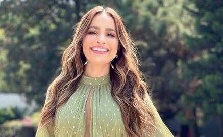 Cynthia Rodríguez presume encuentro con león y su pancita en ropa de maternidad