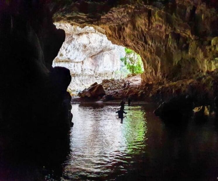 En las Grutas de Cacahuamilpa recorre un río subterráneo secreto