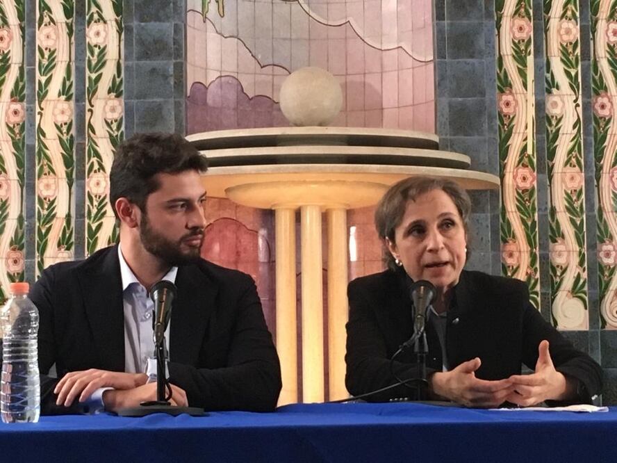 La periodista Carmen Aristegui junto a Juan Aguirre Abdó esta tarde. Foto: Valente Rosas / EL UNIVERSAL