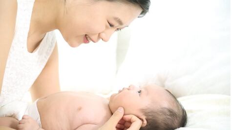 "Estamos en huelga de tener bebés": el país con la natalidad más baja del mundo (y las consecuencias de este fenómeno)