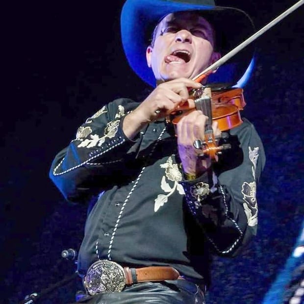 Lalo Gameros, líder y voz del grupo Caballo Dorado, habló sobre el origen de su banda de country. ESPECIAL.