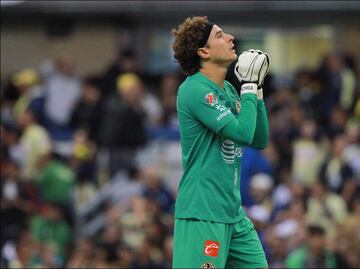 En América no dejarán caer a Guillermo Ochoa, tras errores