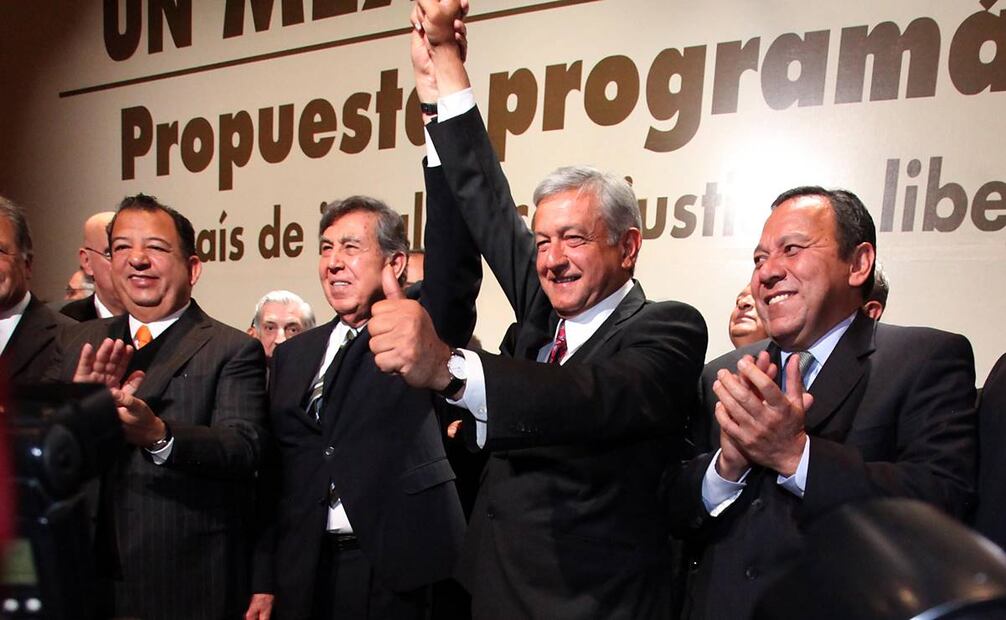 Luis Walton, presidente del Movimiento Ciudadano, Cuauhtémoc Cárdenas, Andrés Manuel Lopez Obrador, candidato de la Izquierda Unida para la Presidencia de la República, y Jesús Zambrano, presidente del CEN del PRD, al término de la presentación de "Un México Para Todos, propuesta programática 2012”. Febrero 7, 2012. Foto: Lucia Godínez.