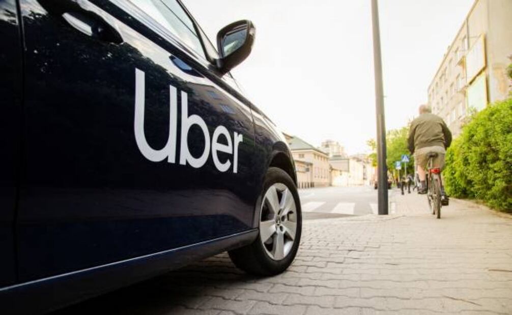  Uber se ha expandido hacia otros ámbitos como el transporte de comida, publicidad o el negocio de reservas de vuelos. Foto: IStock