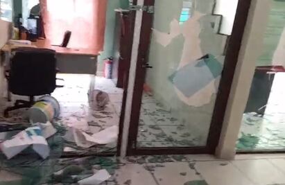 Causan destrozos en presidencia municipal por muerte de joven presuntamente a manos de policías en Puebla