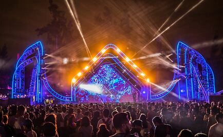 Brincan y bailan miles en el cierre del EDC