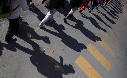 Dan gobiernos federal y estatal despensas y cobertores a migrantes en Tijuana