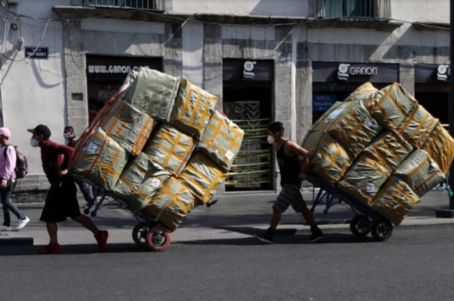 Fervor por la Virgen de Guadalupe y compras navideñas, entre las fotos de la semana